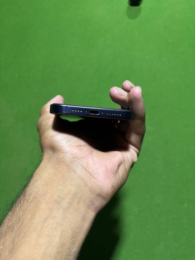 Apple iPhone 15 Pro Max 2