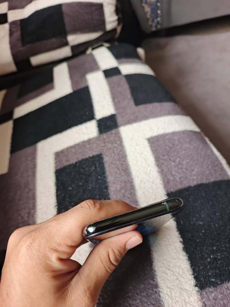 Apple iPhone 11 Pro 4