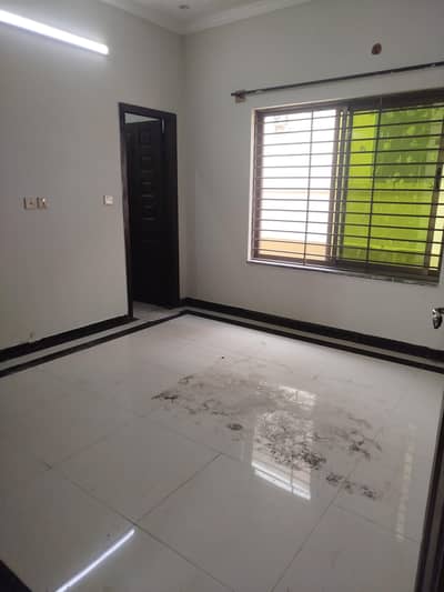 4.4Marla Full house Available For Rent in G-13/1 Islamabad