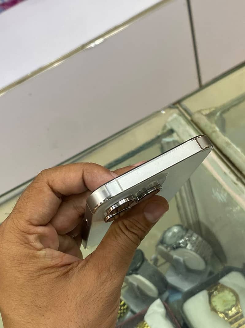 Apple iPhone 14 Pro 2