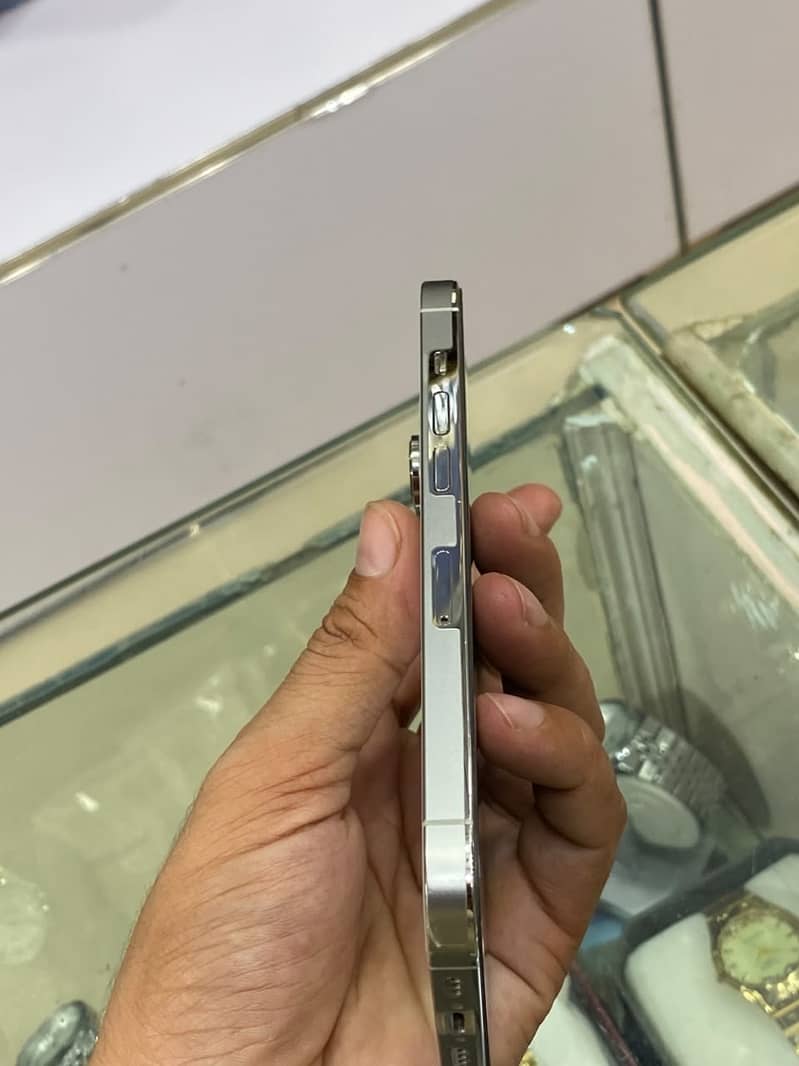 Apple iPhone 14 Pro 3