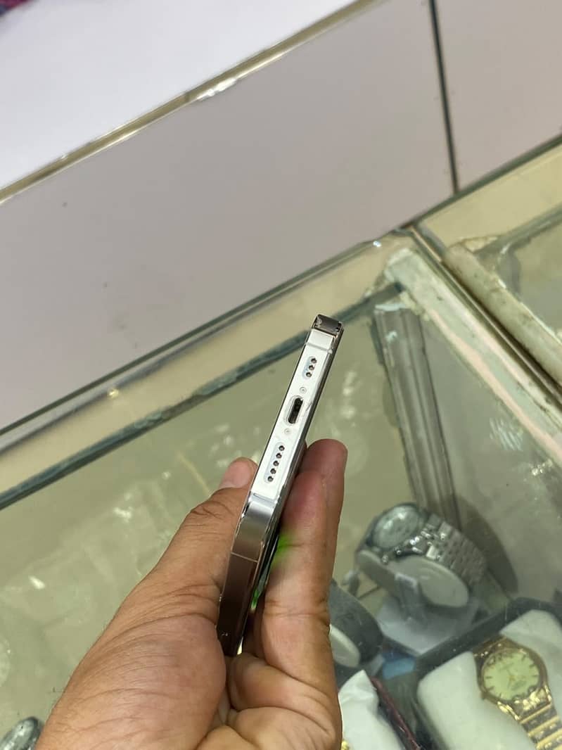 Apple iPhone 14 Pro 4