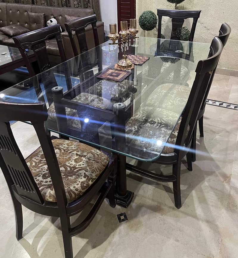 Dining table 0