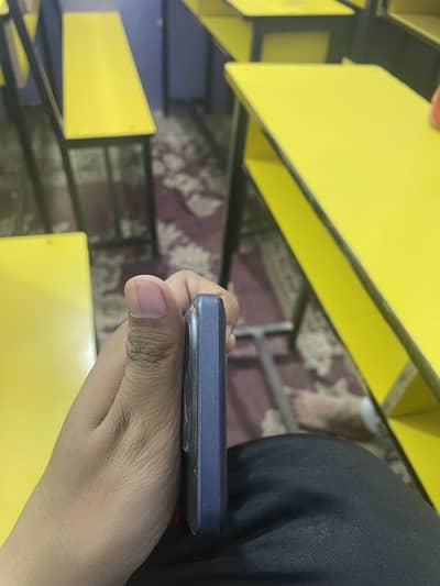 Infinix Smart 8 plus -4GB RAM  /64 GB ROM - 6000mAH battery