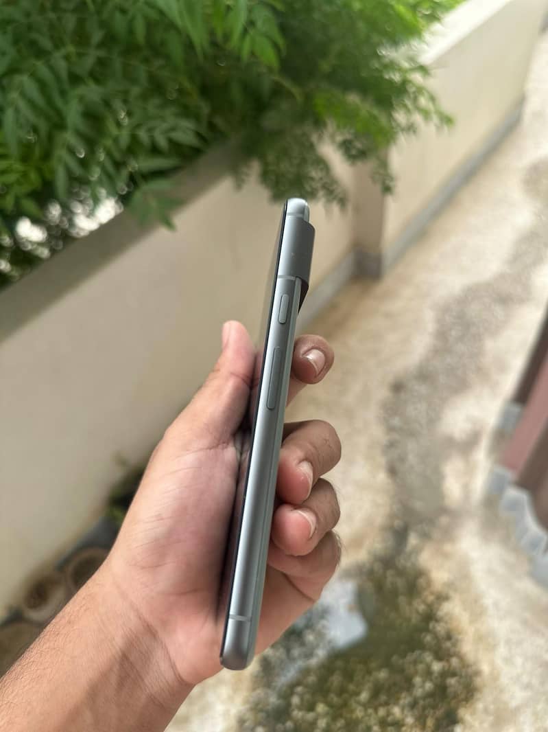 Google Pixel 8 4