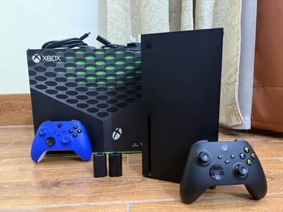 Xbox Series X with extra controller and 2 batteries.