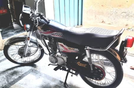 Honda 125 black