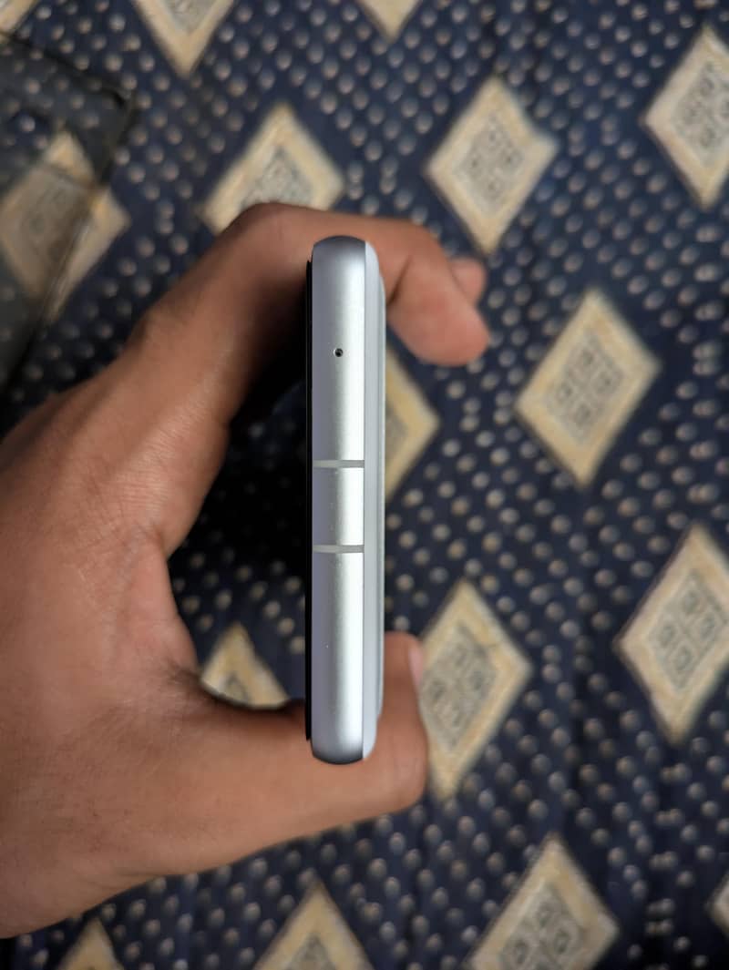 Google Pixel 7a 2