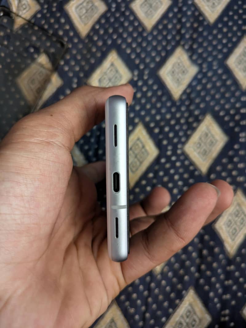 Google Pixel 7a 4