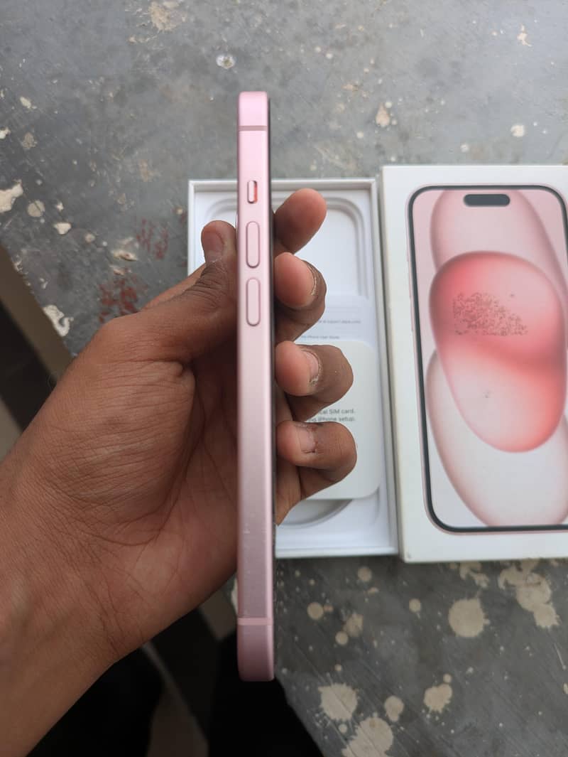 Apple iPhone 15 4