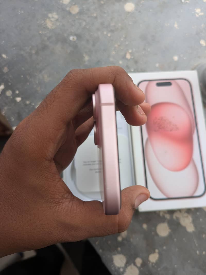 Apple iPhone 15 5