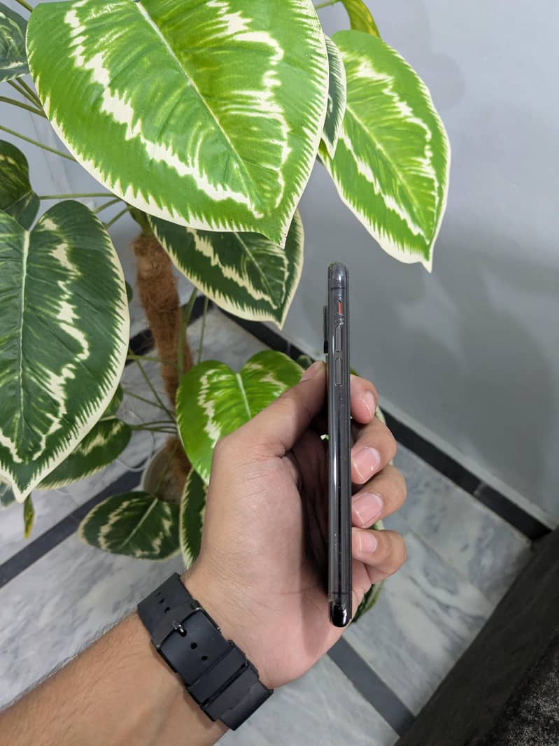 Apple iPhone X 3