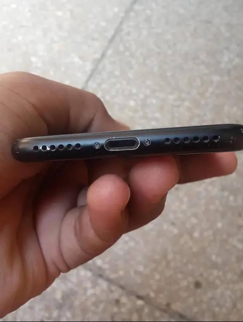 Apple iPhone 7 0