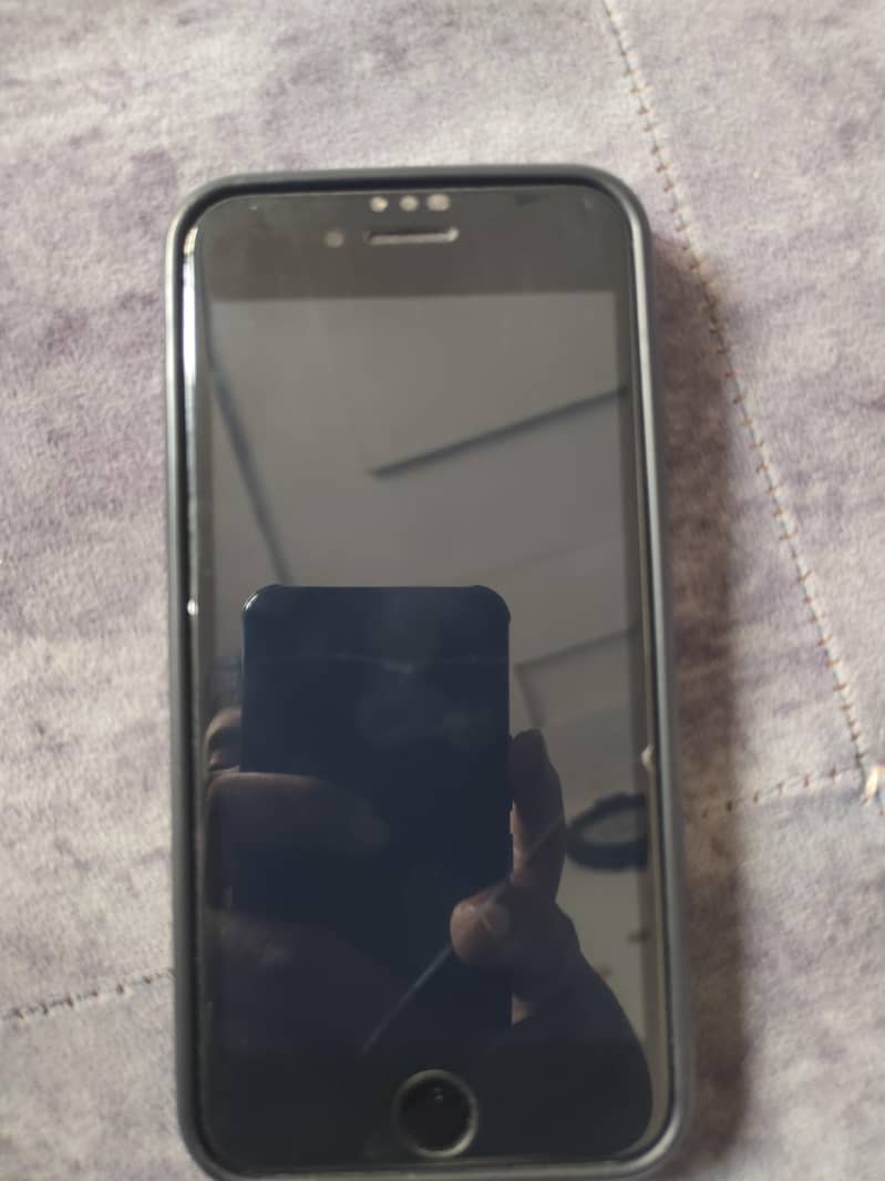 Apple iPhone 7 0
