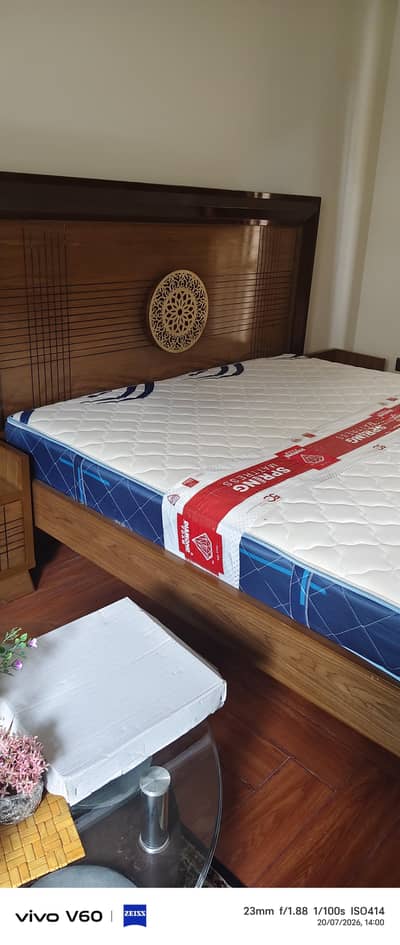 bed with diamond springs matress with 2 side table 03290390951
