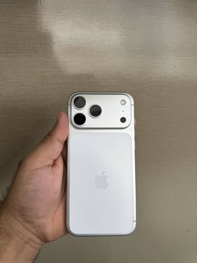 Apple iPhone 17 Pro Max 0