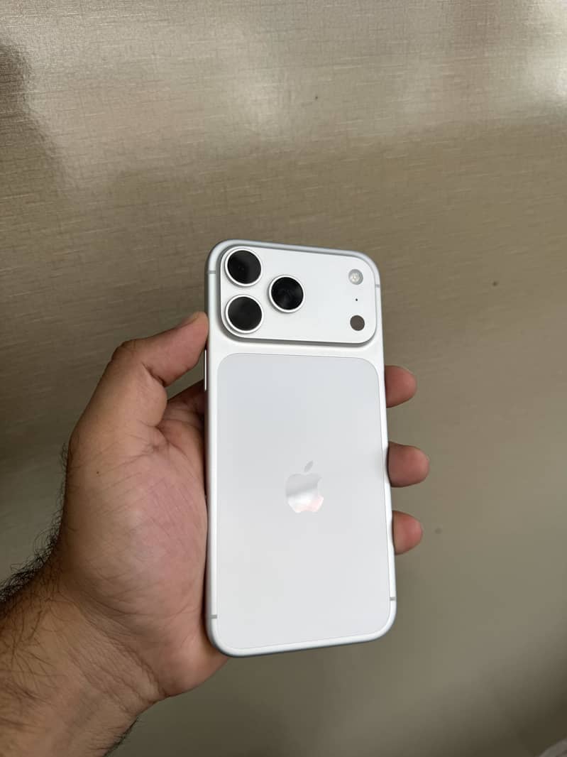 Apple iPhone 17 Pro Max 2