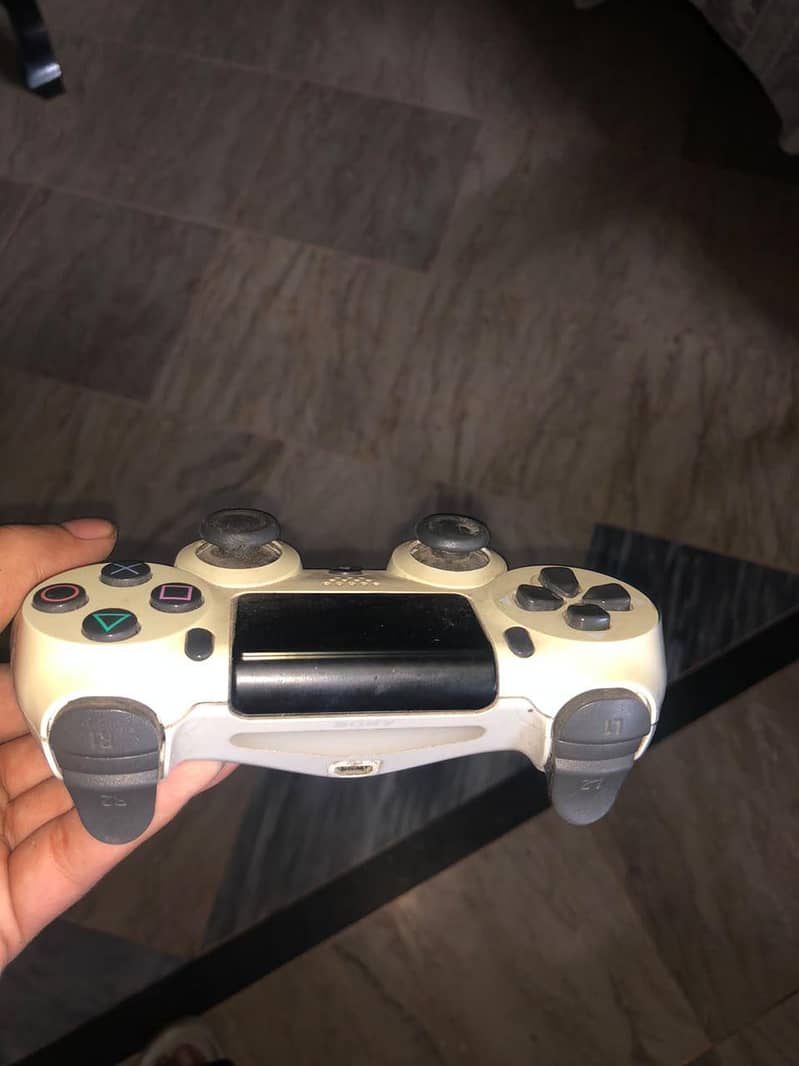 ps4 slim 1