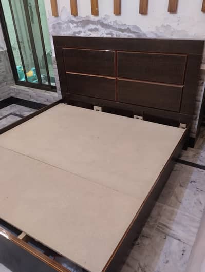 Bed kingsize with mattress