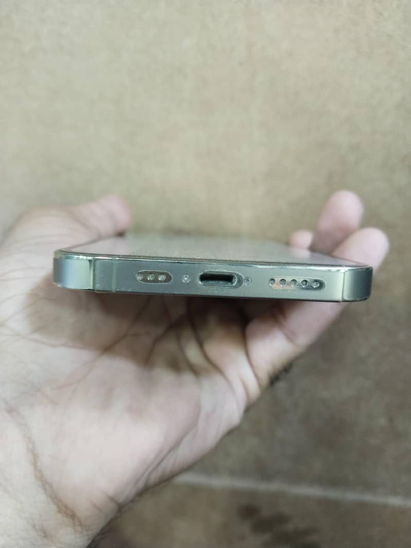 Apple iPhone 13 Pro 2