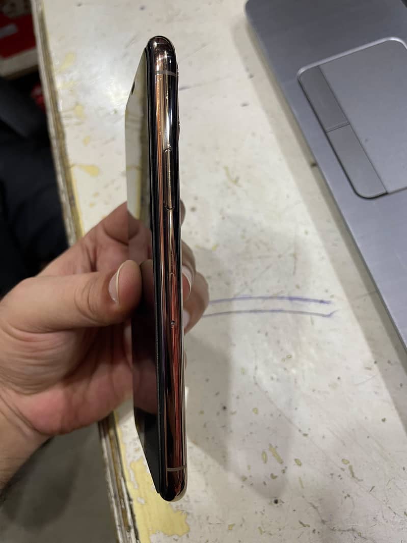 Iphone 11 pro 4