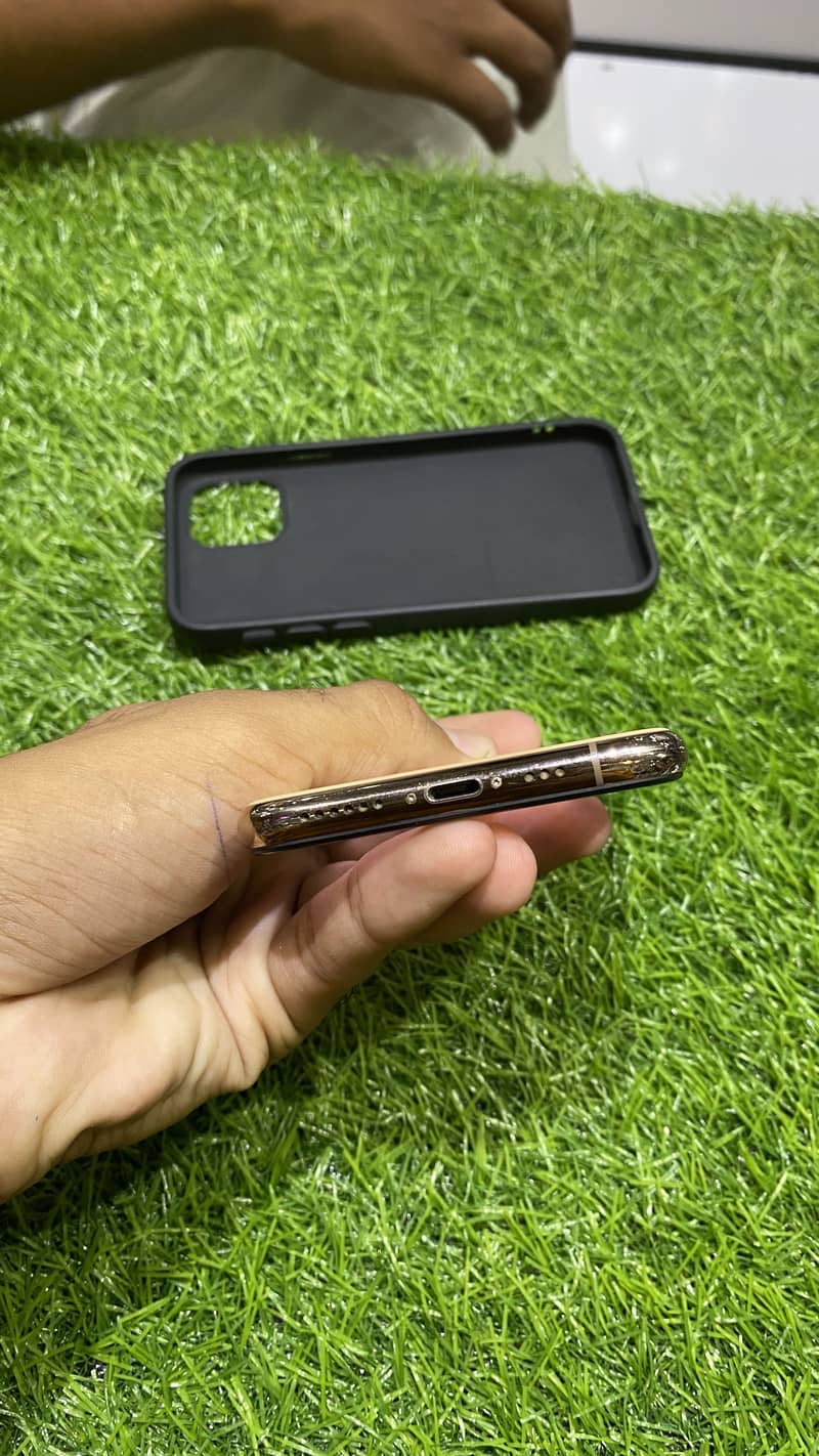 Apple iPhone 11 Pro 1