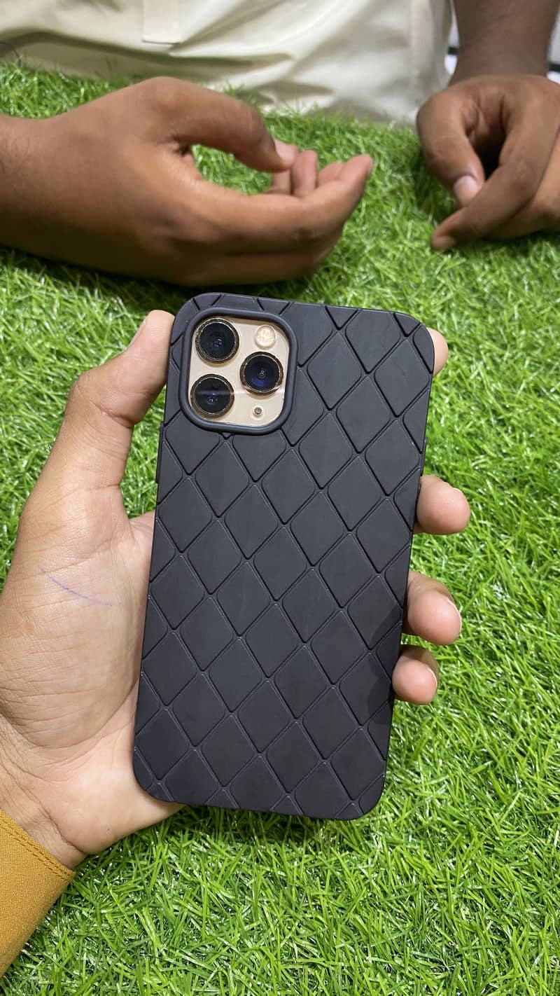 Apple iPhone 11 Pro 2