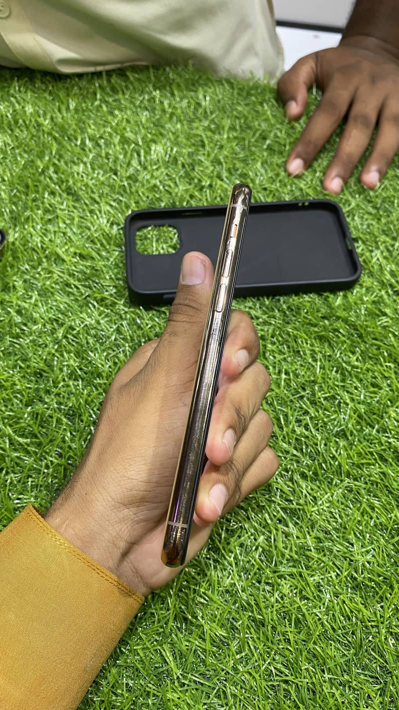 Apple iPhone 11 Pro 3