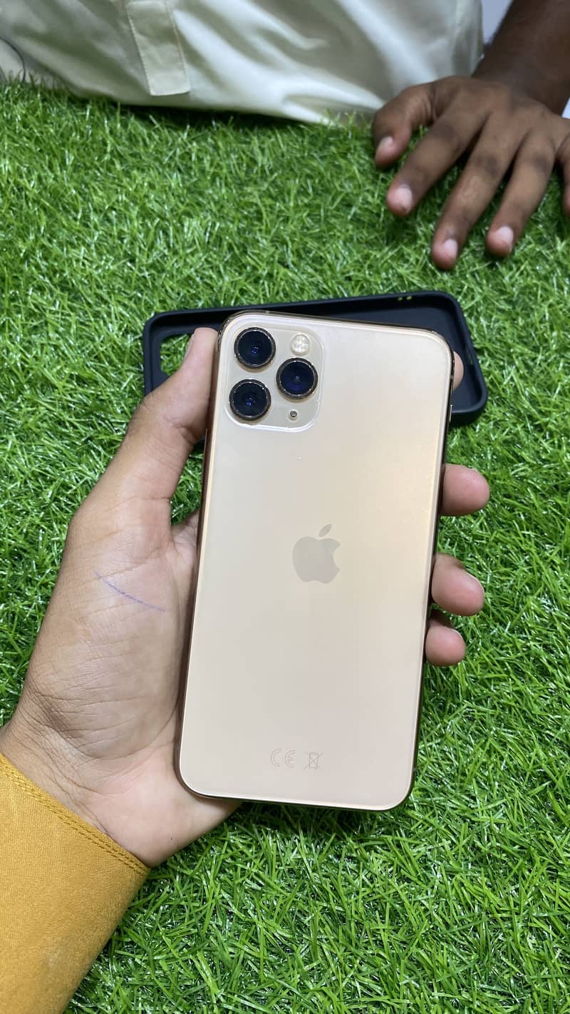 Apple iPhone 11 Pro 4