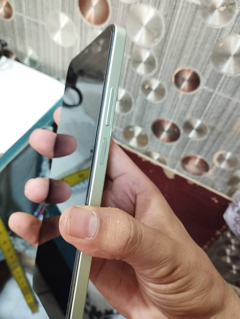 Realme C63 4