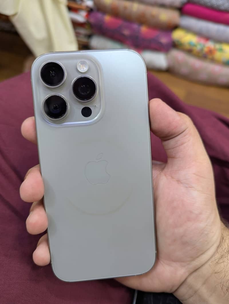 iPhone 16 pro 1