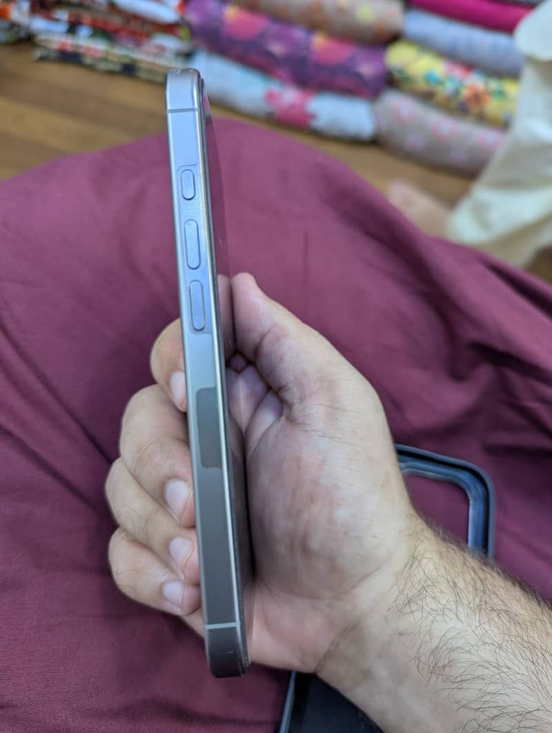 iPhone 16 pro 2