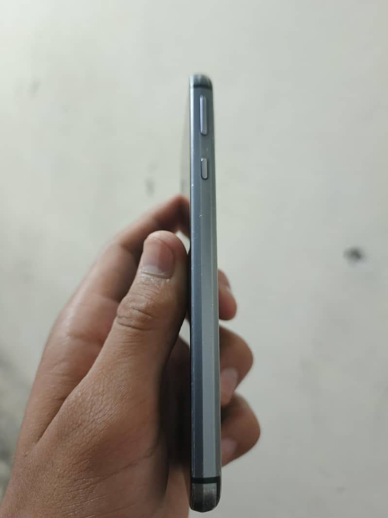 Sharp Aquos Sense 1