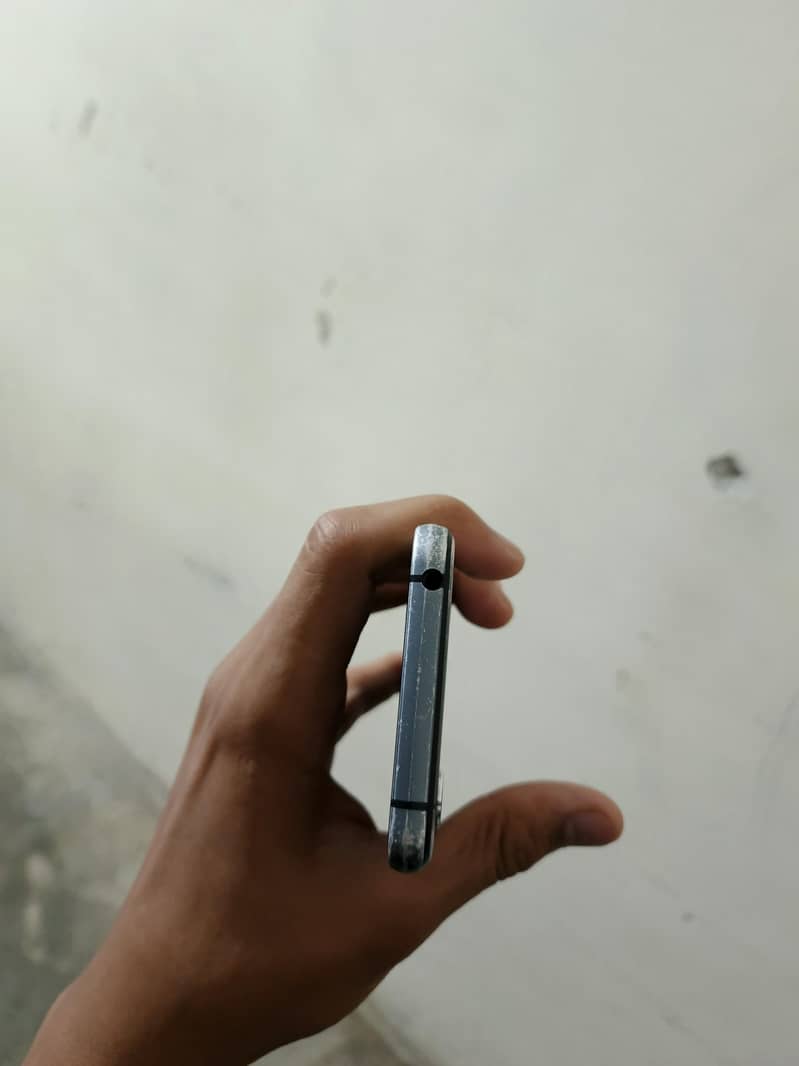 Sharp Aquos Sense 5