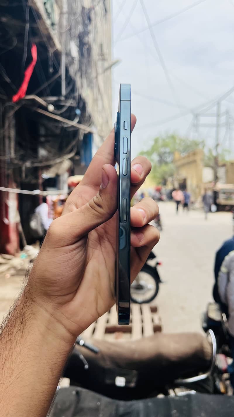 iphone 12 pro max 3