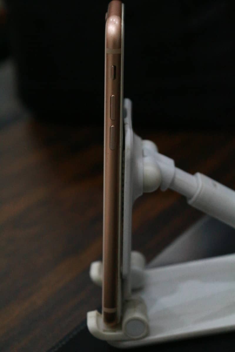 Apple iPhone 8 4