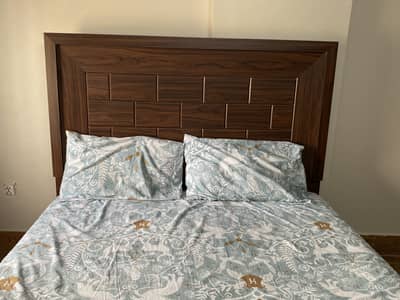 Queen size bed for sale without mattress