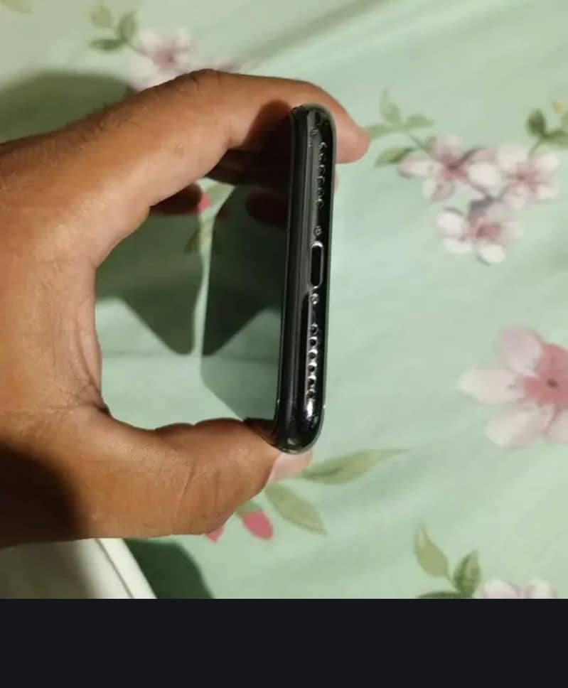 Apple iPhone X 3