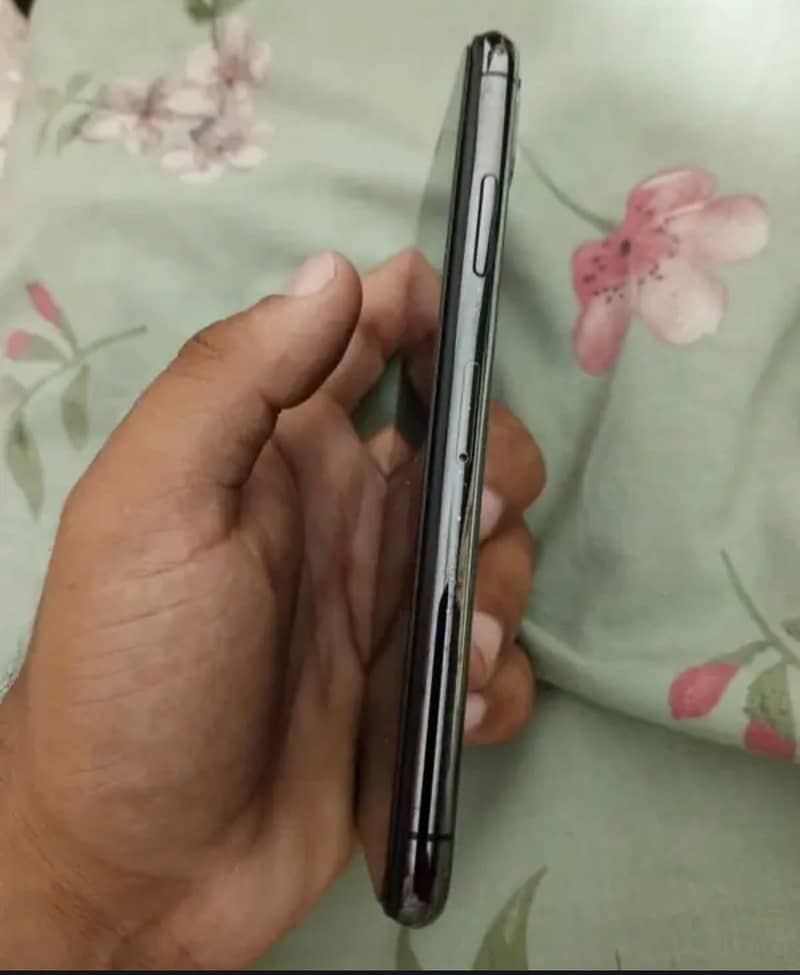 Apple iPhone X 4