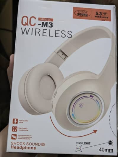 I am selling Qc headphones .