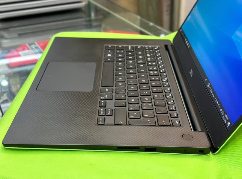 Dell Precision 5540 4