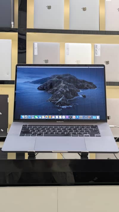 MacBook 2019 pro 16inches (i7. / 16gb / 512ssd) (4gb card )