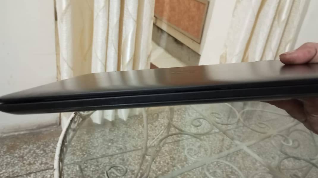 Latitude E7270 2