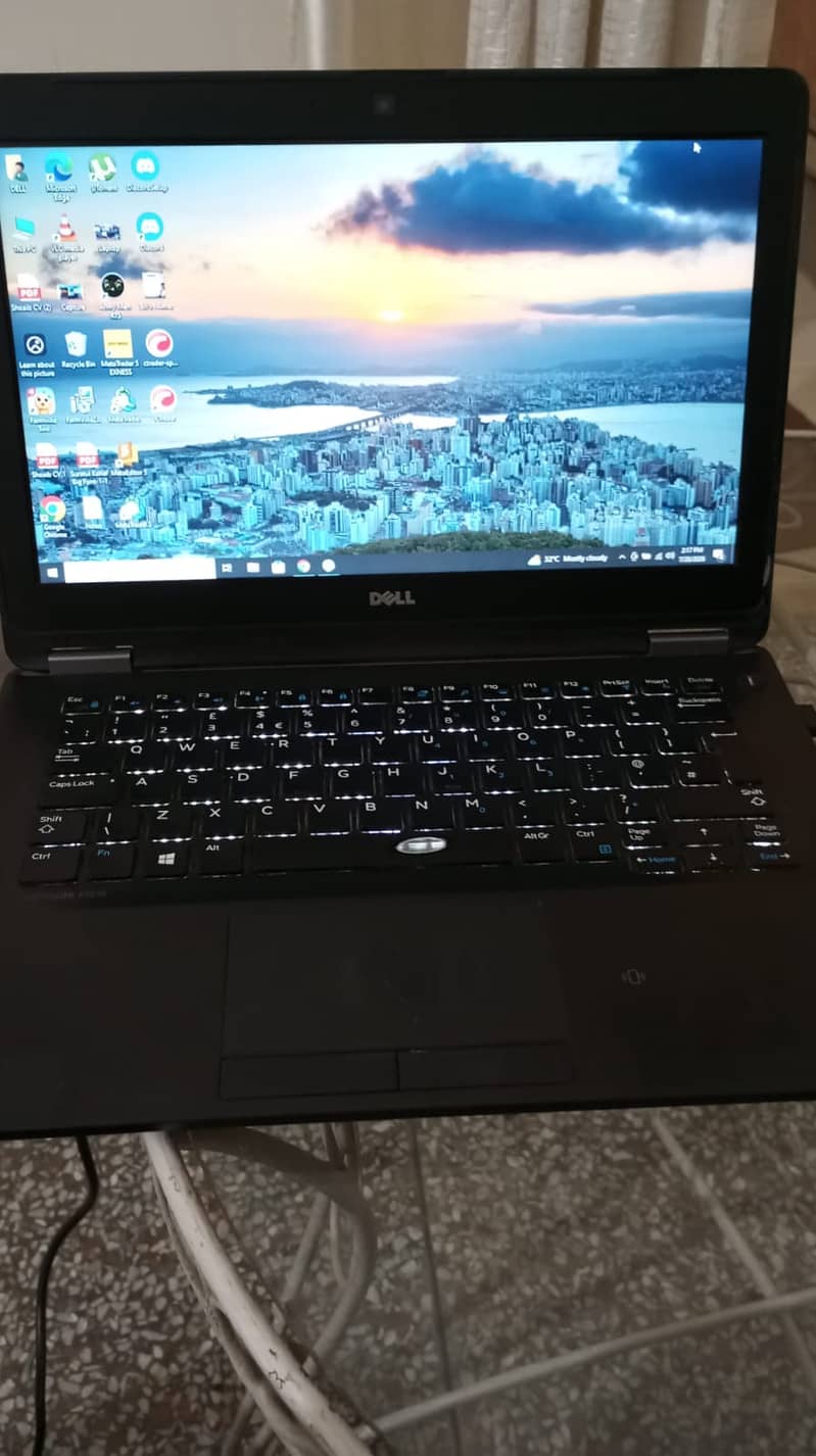 Latitude E7270 5