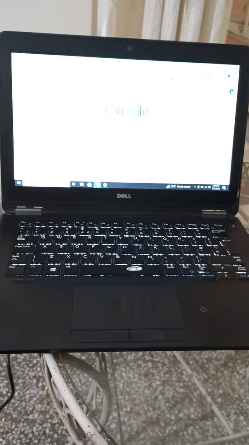 Latitude E7270 7