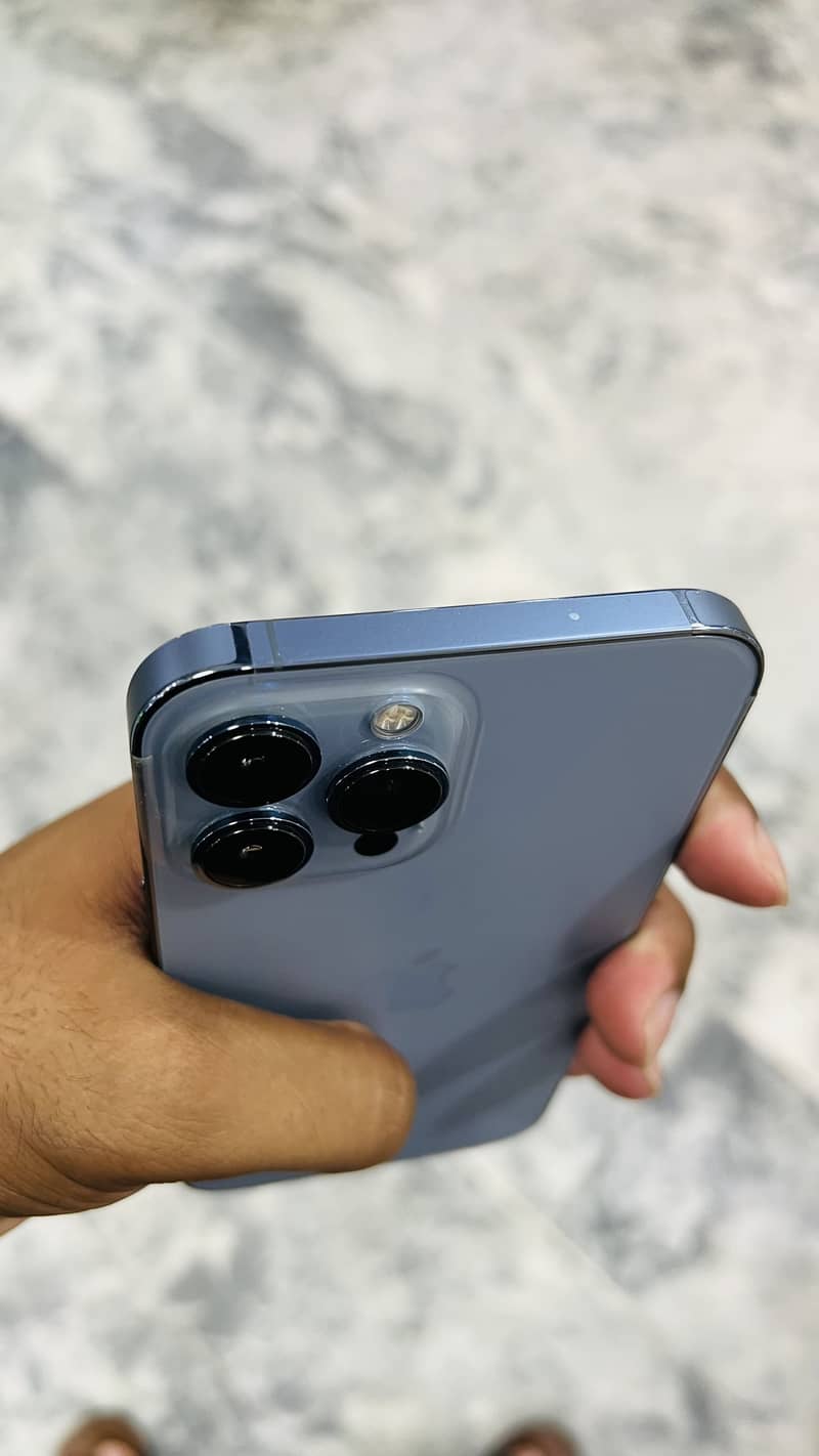 Apple iPhone 13 Pro Max 1