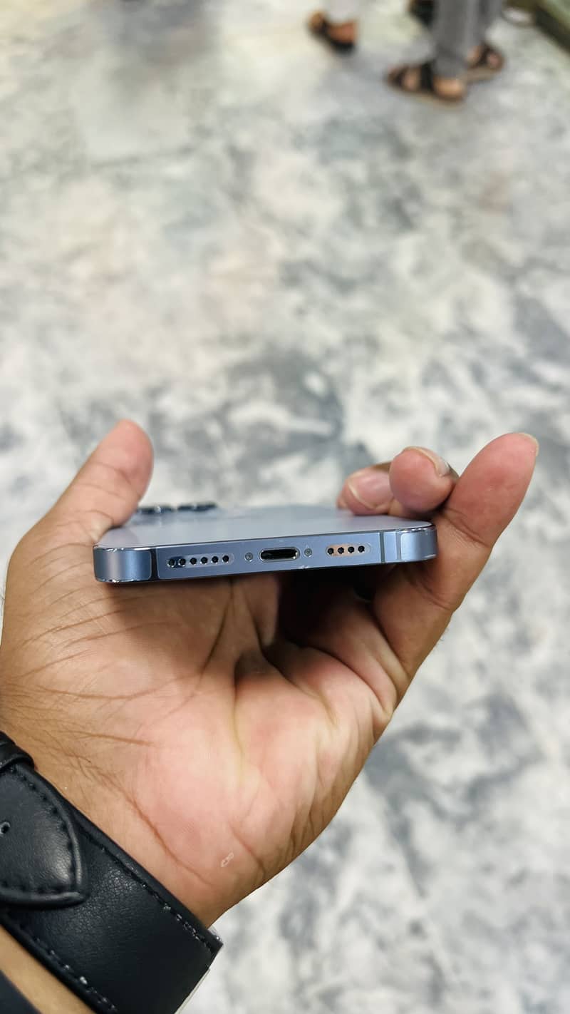 Apple iPhone 13 Pro Max 4