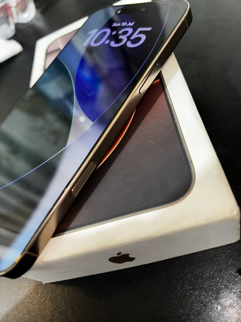 iphone 16 Pro Max 4