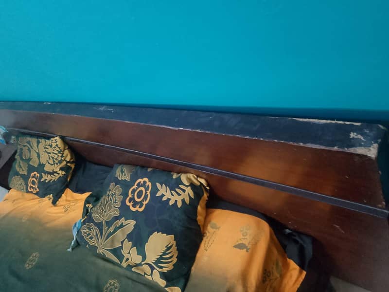 Bed with side tables 0