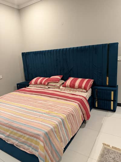 COMPLETE BED SET WITH MATTRESS
